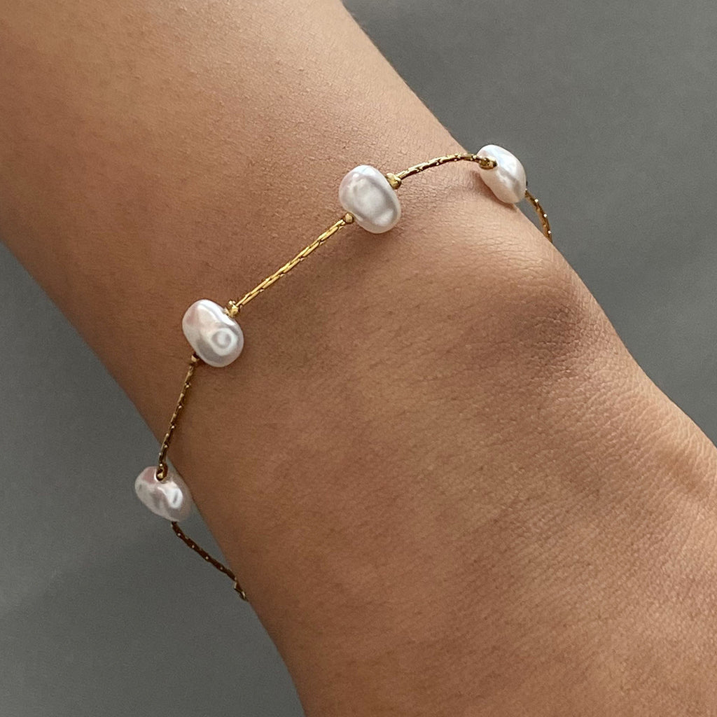 Damen Armband mit hochwertigen Perlen und robustem Edelstahl Shop Nory