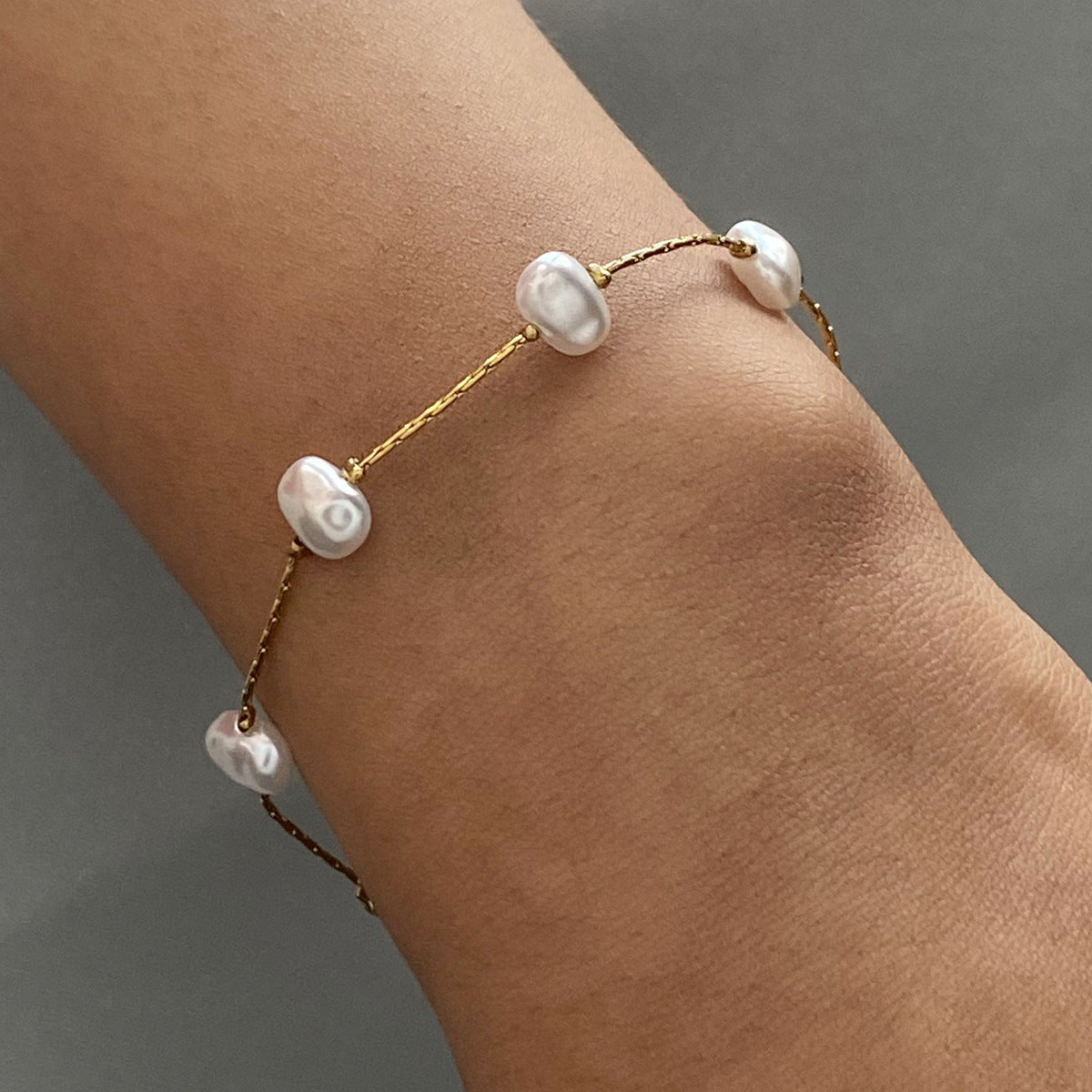 Damen Armband mit hochwertigen Perlen und robustem Edelstahl Shop Nory