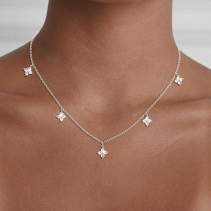 Damen Halskette mit funkelnden Zirkonia-Anhängern und elegantem Design Shop Nory