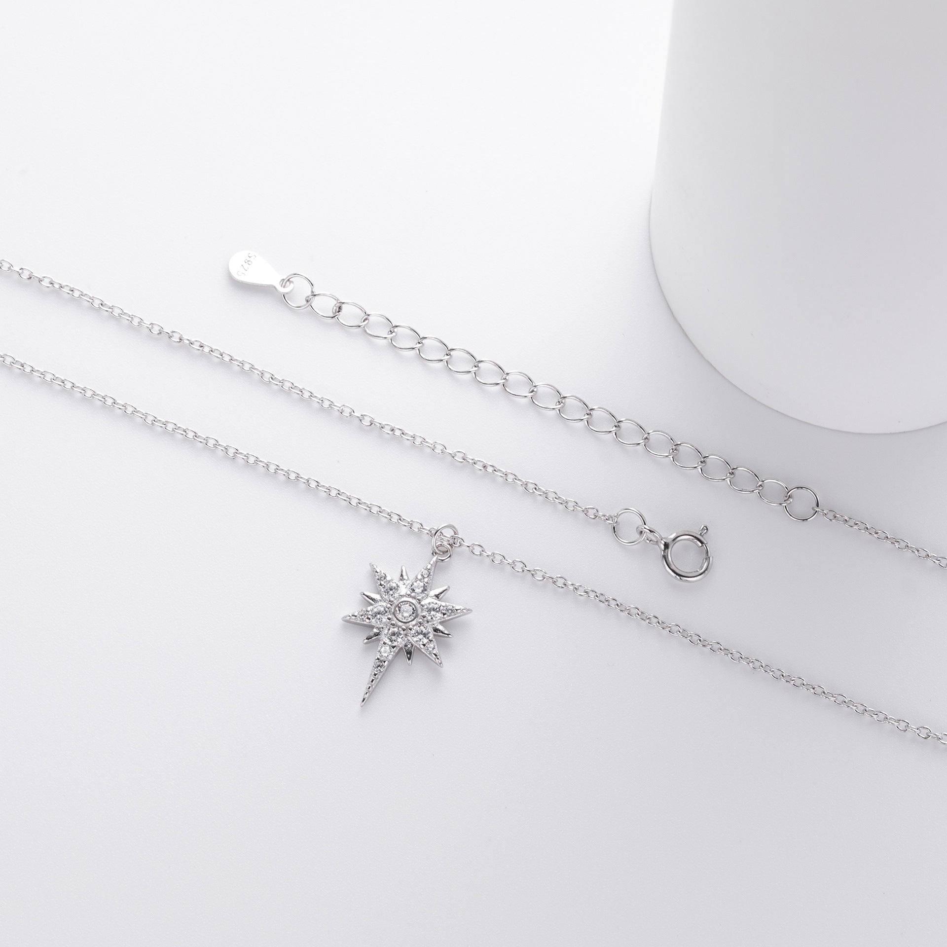Damen Halskette mit strahlendem Sternanhänger aus hochwertigem 925 Sterling Silber und funkelnden Zirkonia Shop Nory