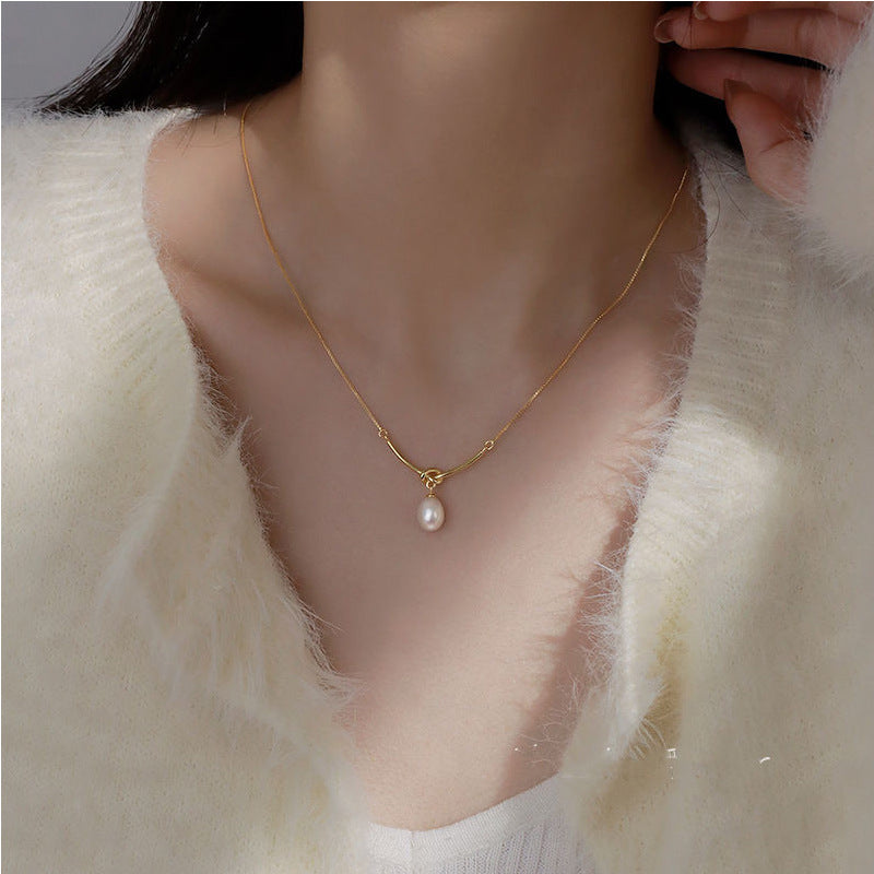 Damen Halskette mit elegantem Perlenanhänger und modernem Bogen-Design Shop Nory