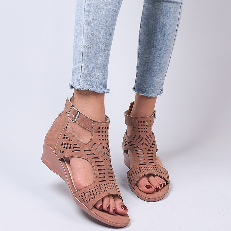 Damen Keil-Sandalen mit modischem Lochdesign und verstellbarem Riemen
