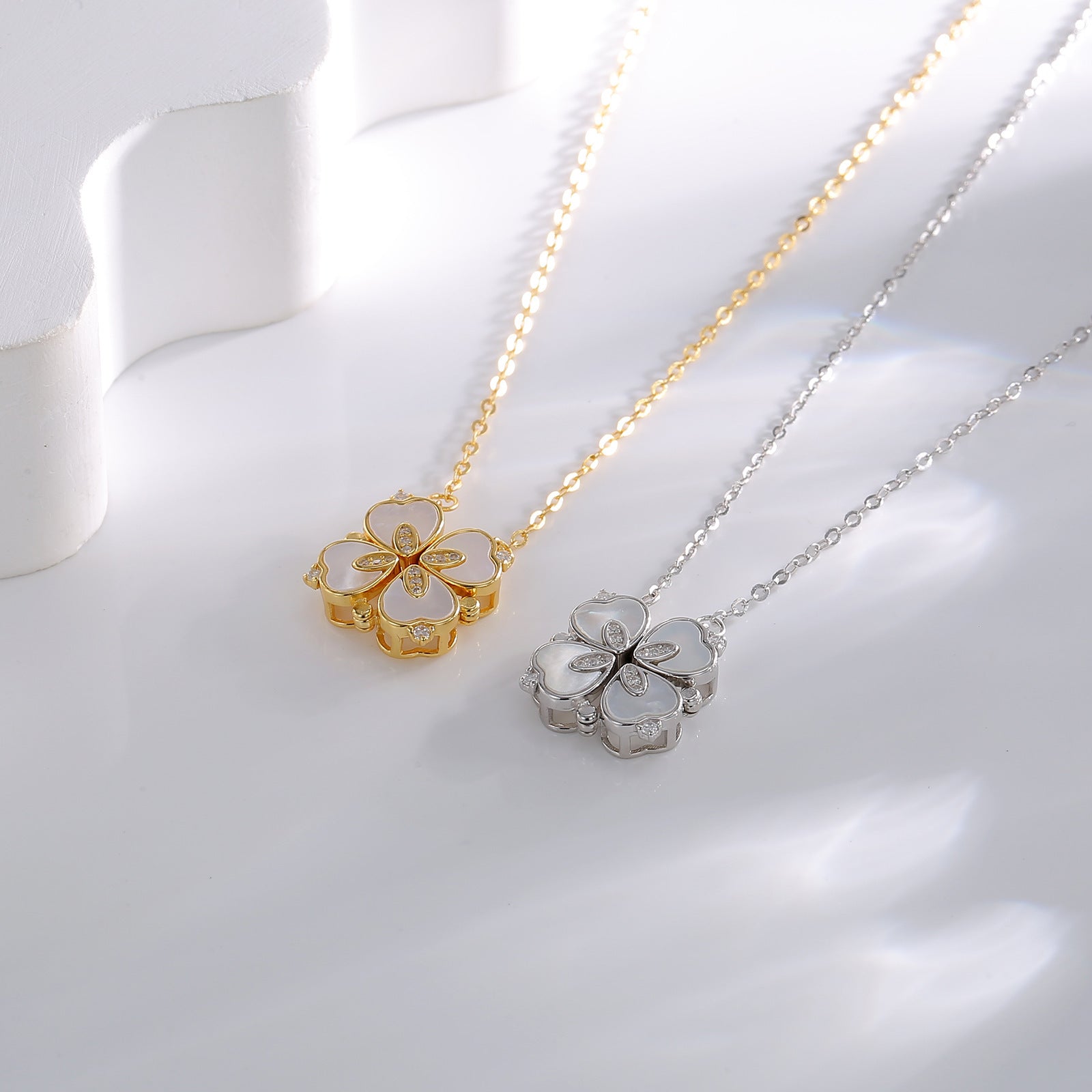 Damen Halskette mit kunstvollem Herzdesign und funkelnden Zirkonia Shop Nory