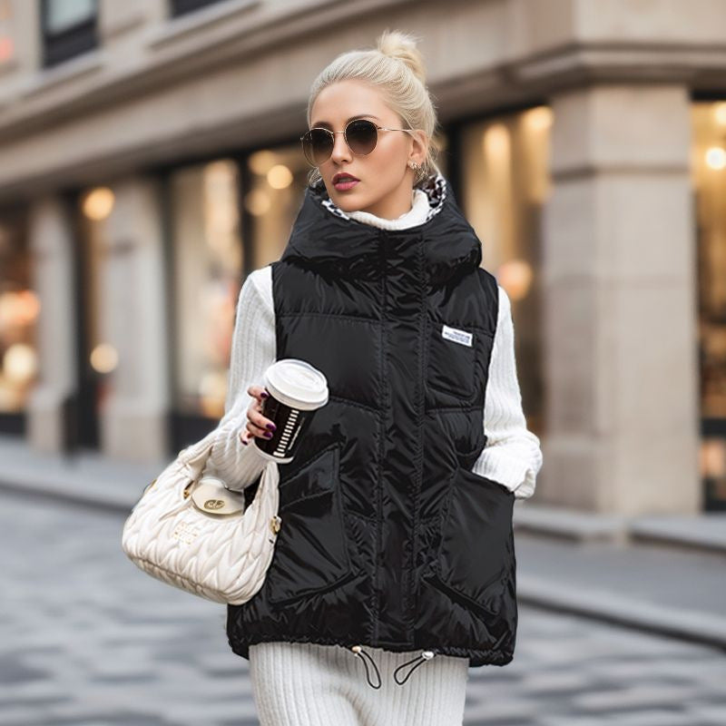 Damen gesteppte Winterweste mit verstellbarer Kapuze und praktischen Taschen Shopnory