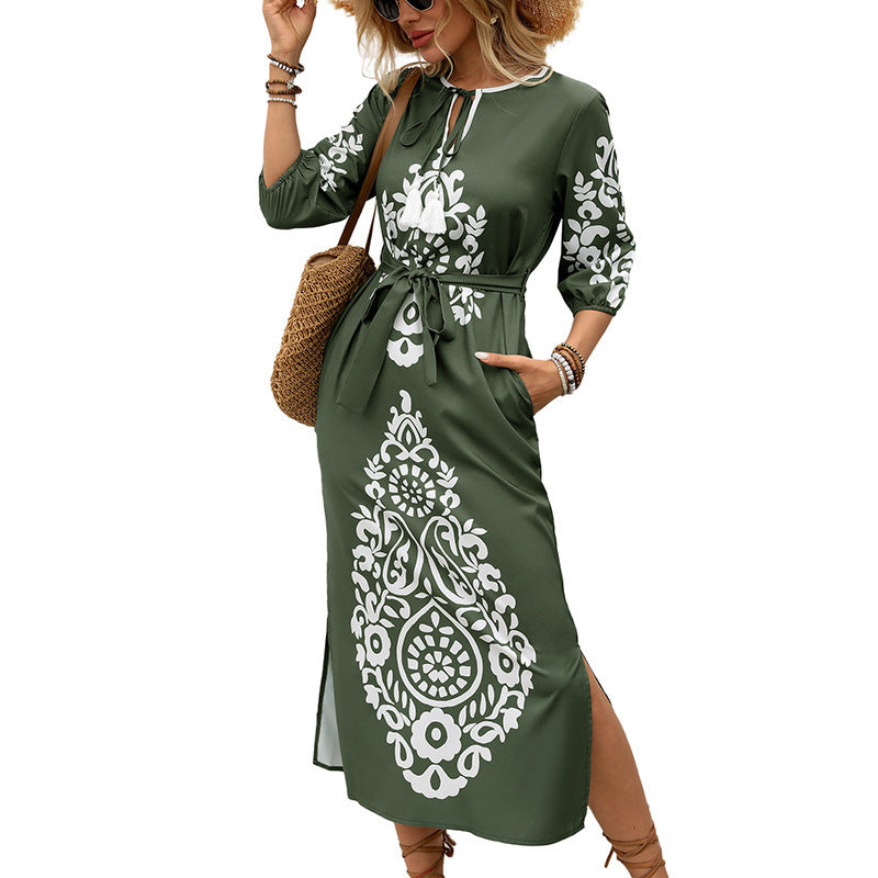 Damen Maxikleid mit Ethno‑Print, V‑Ausschnitt, knöchellanger Schnitt und Bindegürtel Shop Nory