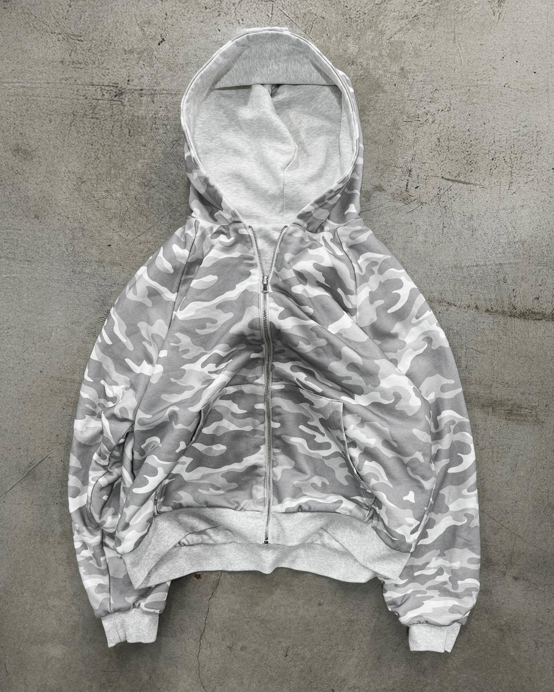 Unisex Kapuzen-Sweatjacke mit Kunstfellfutter, verkürztem Schnitt und Kreuz-Reißverschluss Shop Nory