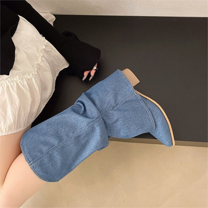 Damen Slouchy Cowboy‑Stiefel aus Denim mit spitzer Zehenform und niedrigem Blockabsatz Shop Nory