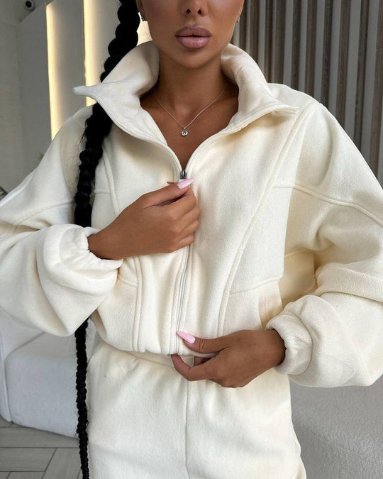Damen kurzes Reißverschluss-Hoodie mit elastischem Bund und schmal zulaufender High-Waist-Jogginghose aus schwerem French-Terry Shop Nory