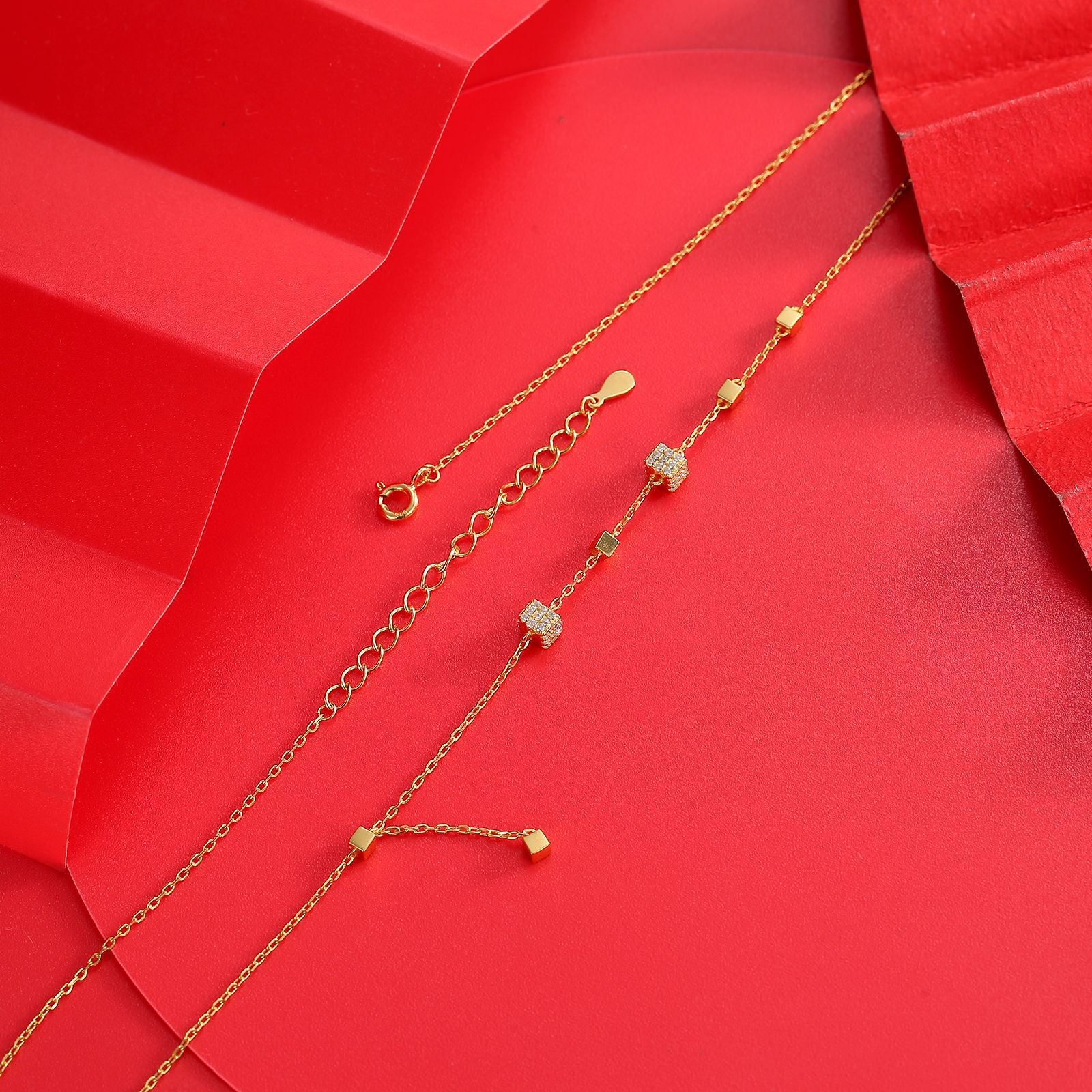 Damen Halskette mit elegantem, mehrreihigem Design und funkelnden Kristallelementen Shop Nory