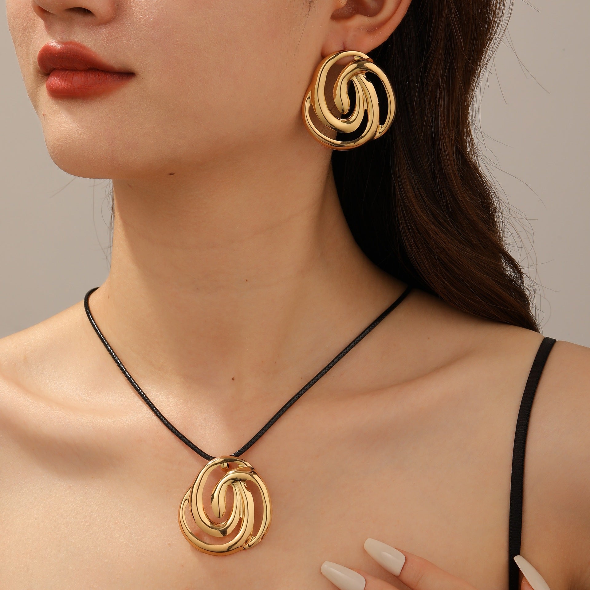 Damen Schmuckset mit kunstvollem, geschwungenem Design Shop Nory
