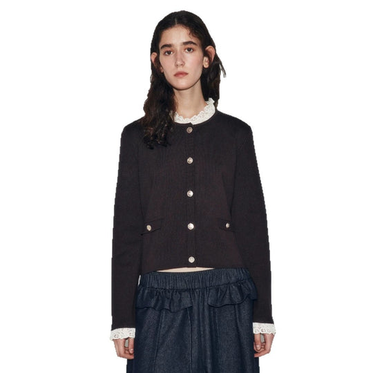 Damen Kurzgeschnittener Feinstrick-Cardigan mit Rundhals, Zierknöpfen und Pattentaschen Shop Nory