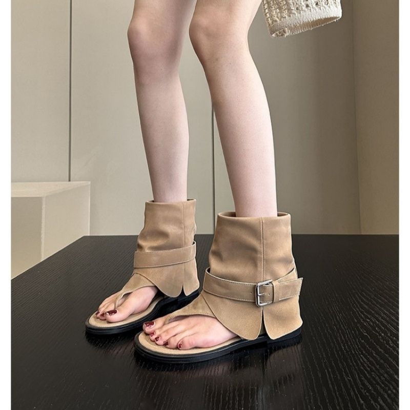 Damen Knöchelhohe Wildleder‑Sandale mit Zehensteg, Umschlagmanschette und Schnallenriemen Shop Nory