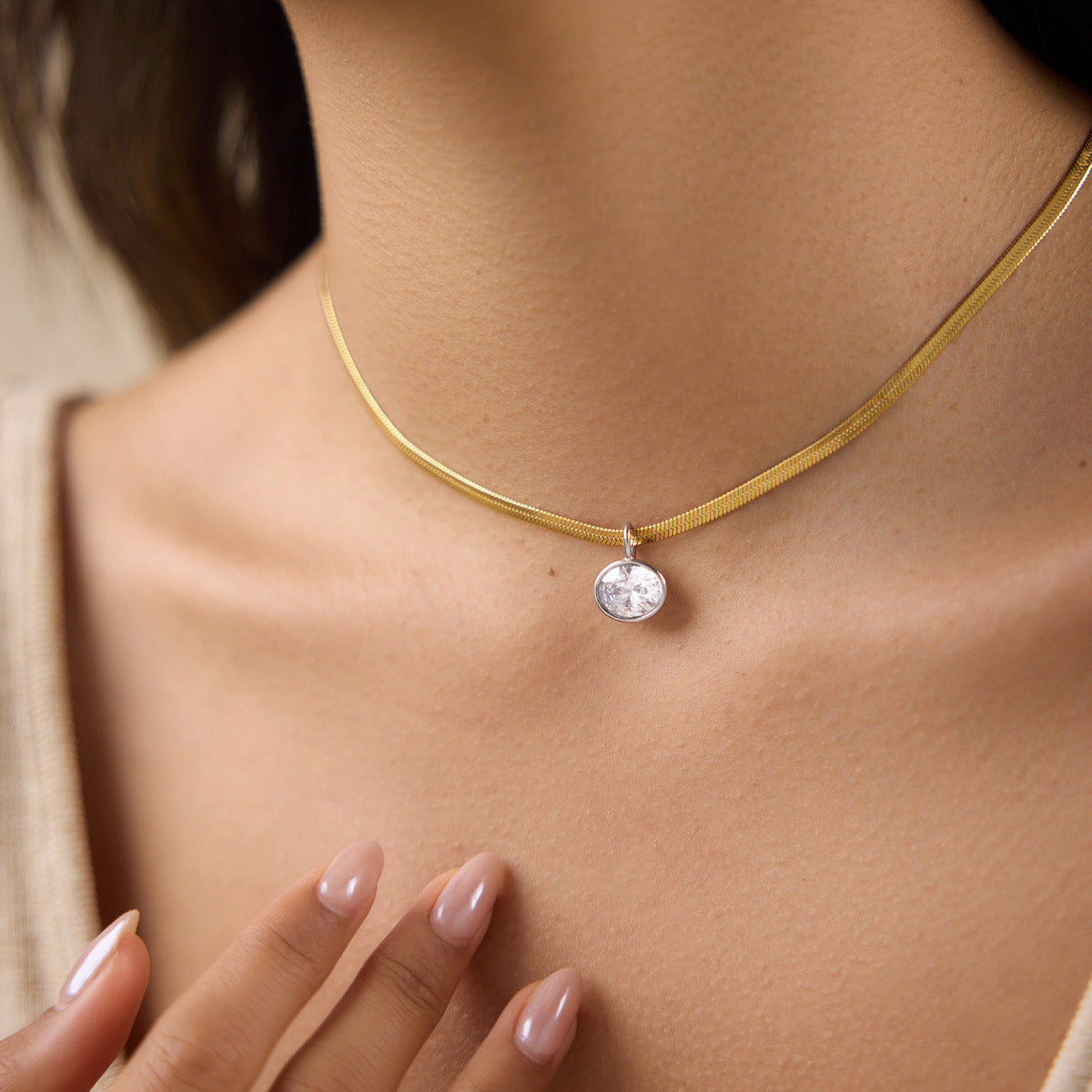 Damen Halskette mit funkelndem Kristallanhänger und langlebigem Edelstahl Shop Nory