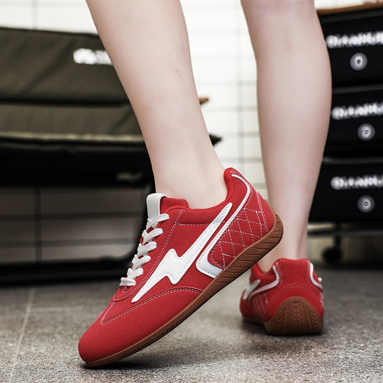 Damen leichte Retro-Skate-Sneaker mit gesteppter Seitenwand, gepolstertem Knöchelkragen und rutschfester Gummilaufsohle Shop Nory