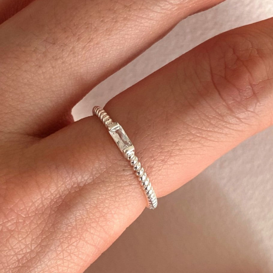 Damen Offener Ring mit elegantem, geometrischem Design und funkelndem Stein Shop Nory