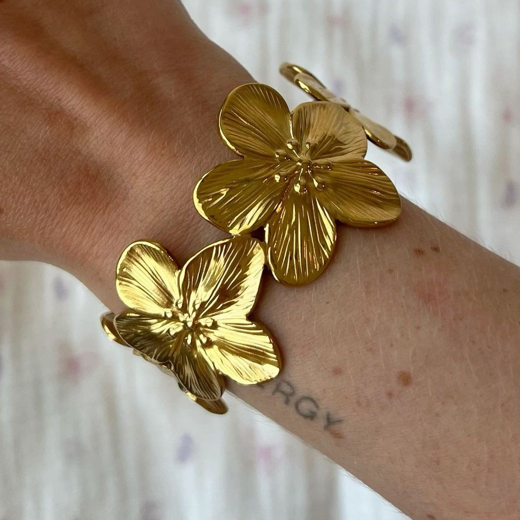Damenarmreif mit geschwungenem Design und glänzender Oberfläche Shop Nory