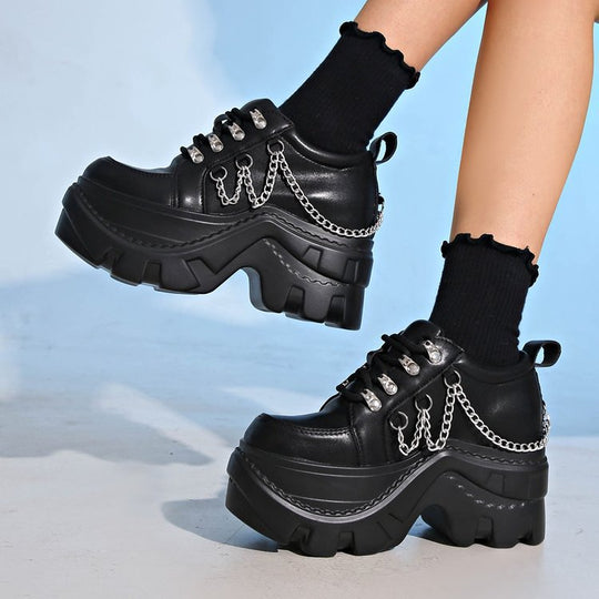 Damen Plateau-Chunky-Sneaker mit Metallketten und ausgeprägter Profilsohle Shop Nory