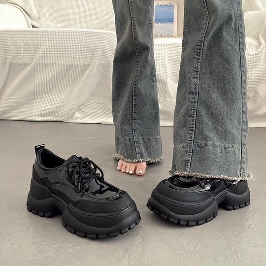 Damen Plateau-Derby-Schuhe mit Lackoptik und massiver Profilsohle Shop Nory