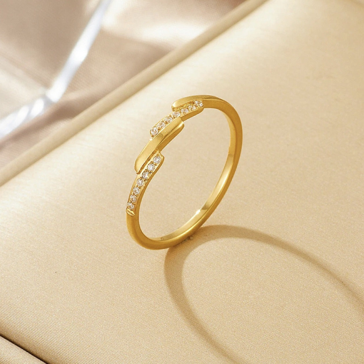 Damen Zeitgenössischer Ring mit Kristall-Akzenten Shop Nory