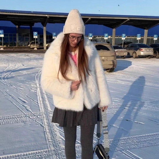 Damen Kurzmantel aus langflorigem Faux-Fur mit taillierendem Bindegürtel Shop Nory