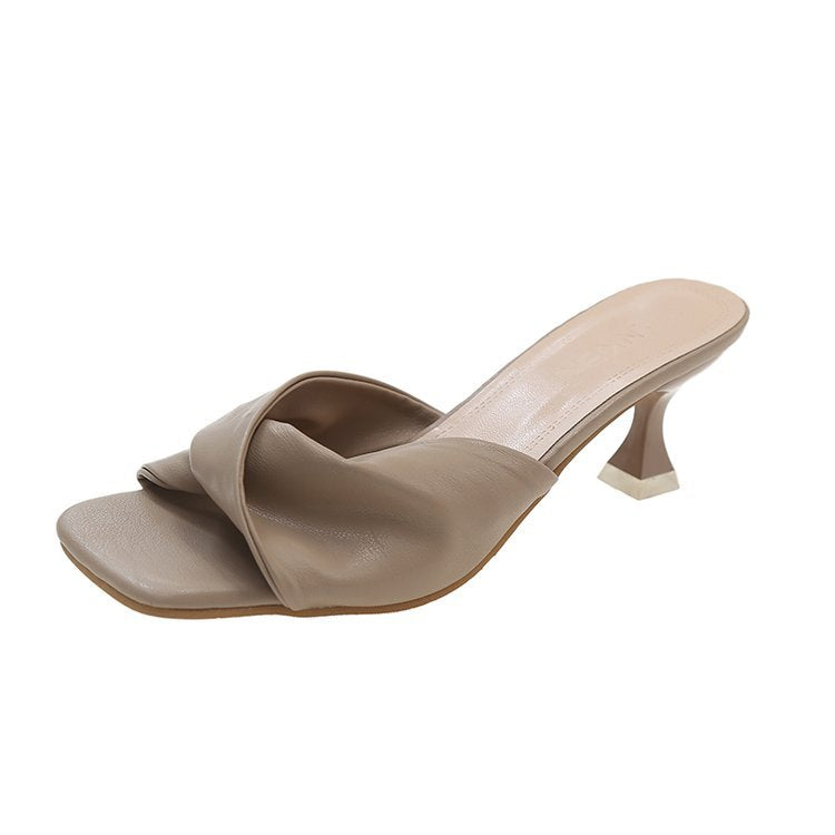 Damen elegante Mules mit geschwungenem Absatz und dekorativer Raffung Shopnory