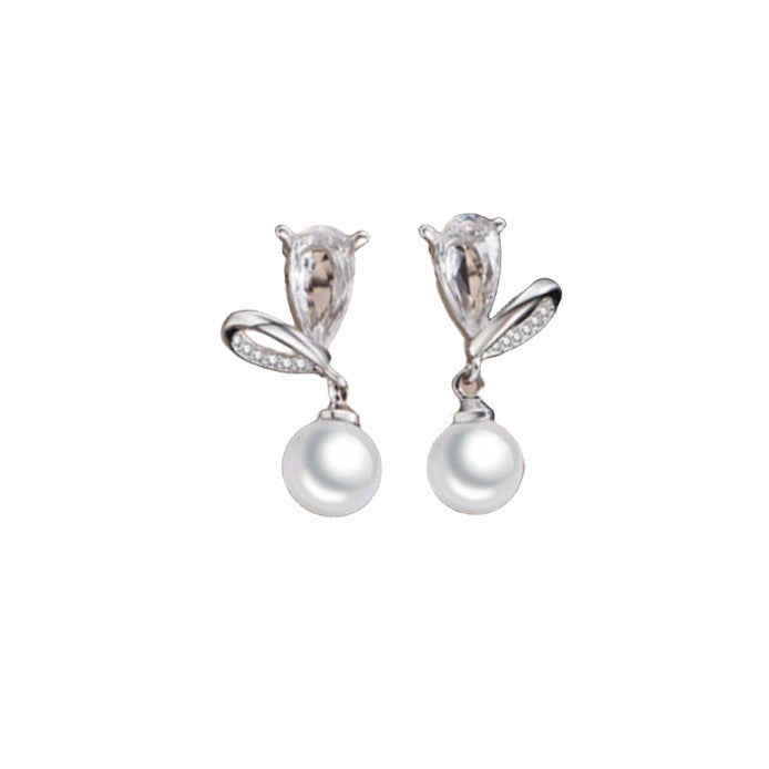 Damen Ohrstecker mit eleganten Perlen und funkelnden Zirkonia von Shop Nory