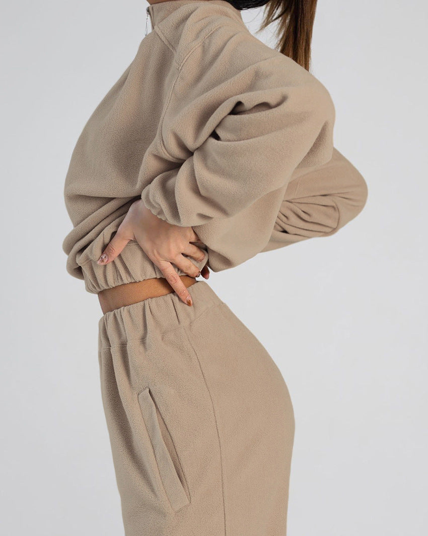 Damen kurz geschnittenes Samt-Lounge-Set mit tailliertem Zip-Hoodie und fließender Highwaist-Palazzohose Shop Nory
