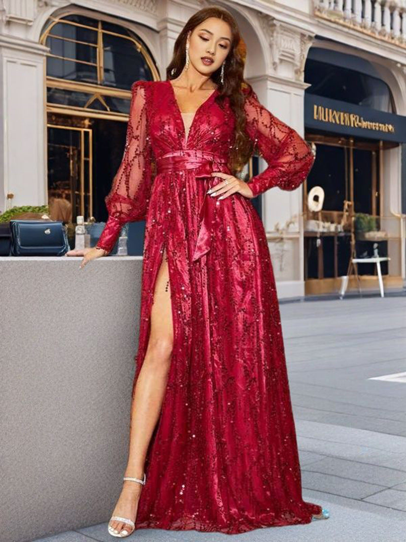 Damen Glamouröses Abendkleid mit schimmernden Pailletten und tiefem Schlitz
