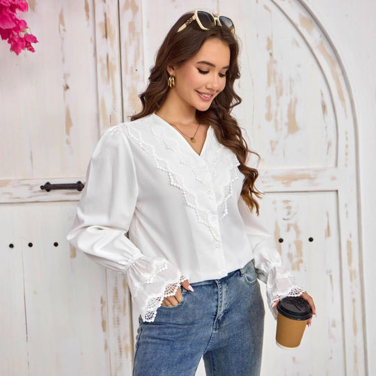Damen Romantische Bluse mit V-Ausschnitt, Spitzen-Yoke und Glockenärmeln Shop Nory