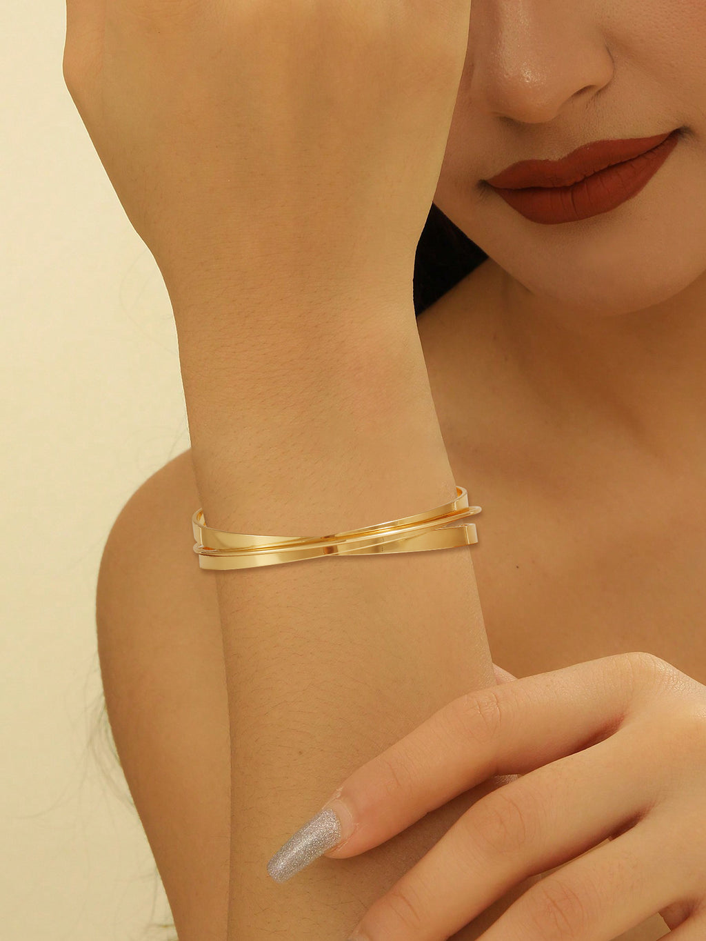 Damen Armreif mit elegantem geschwungenen Design Shop Nory