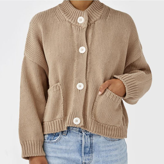 Damen Kurzer Boxy-Cardigan aus Grobstrick mit hoher Knopfleiste und Eingrifftaschen Shop Nory