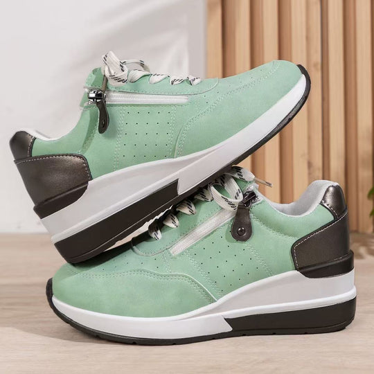 Damen sportive Plateau-Wedgesneaker mit seitlichem Zipper, perforiertem Nubuklook und dämpfender EVA-Sohle Shop Nory