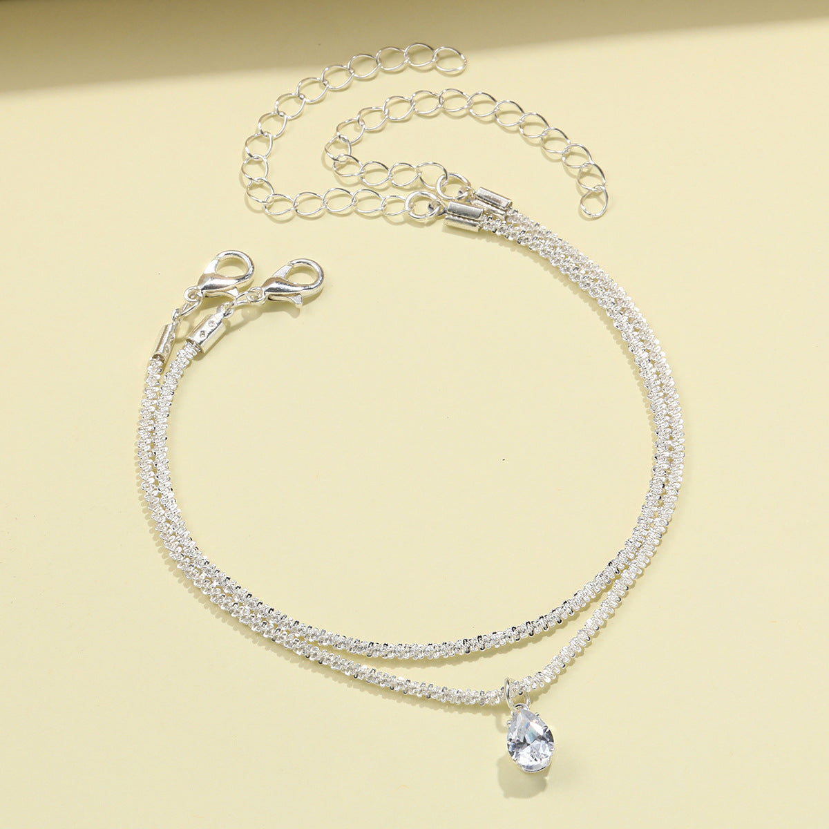 Damen Armreif-Set mit funkelnden Kristallen und zarten Gliederdesigns Shop Nory