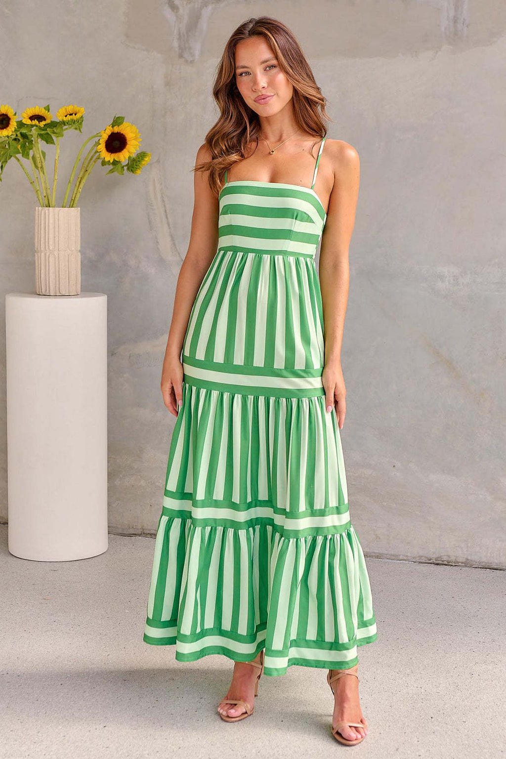 Damen Maxikleid mit Streifenmuster und fließendem Rock