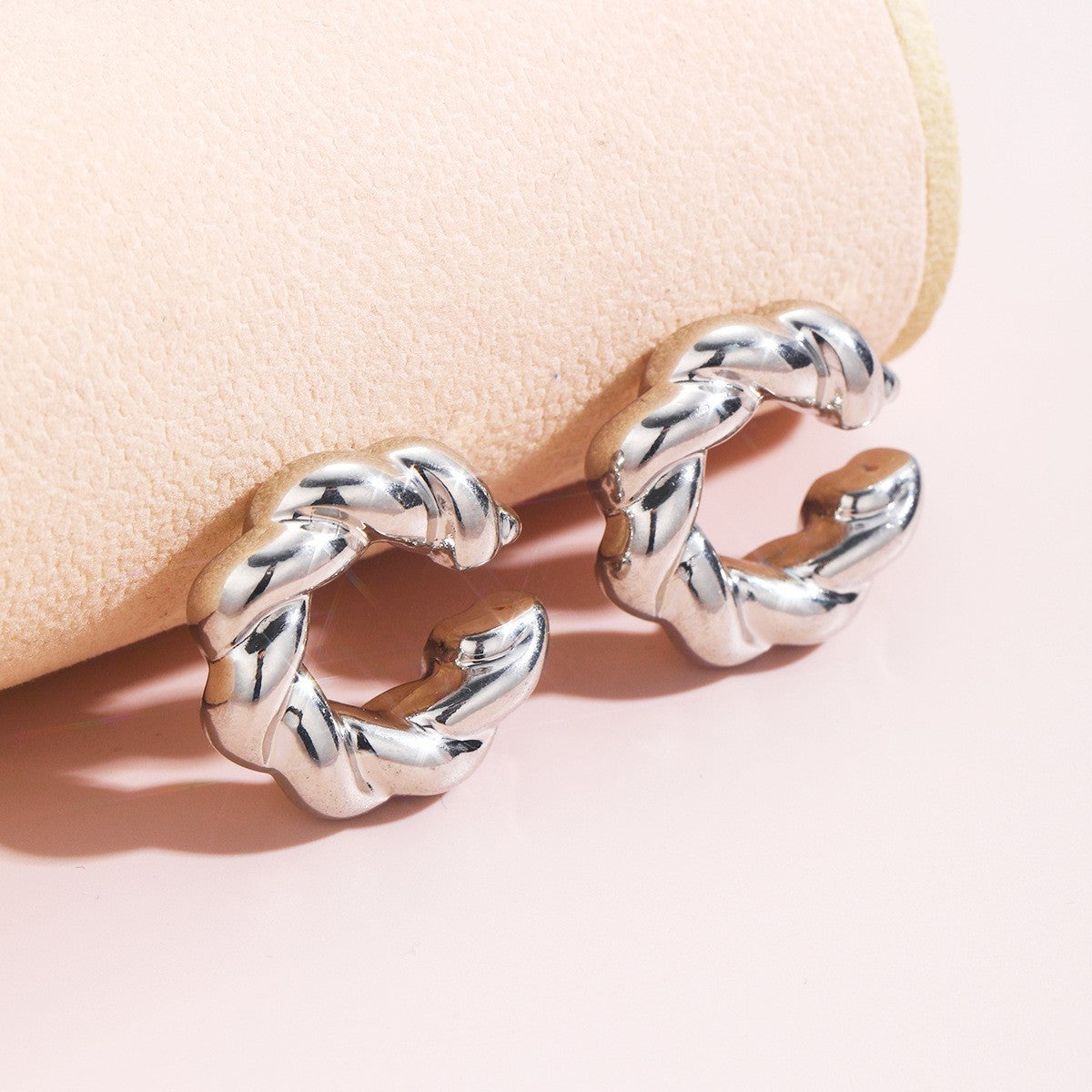 Damen modern gestaltete Creolen Shop Nory