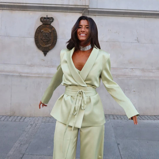 Damen Satin-Zweiteiler mit tailliertem Wickelblazer und weiter Palazzo-Hose Shop Nory