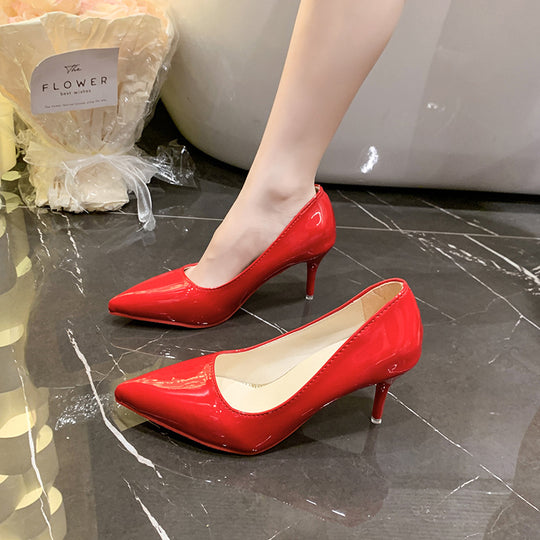 Damen Hochglänzende spitz zulaufende Pumps mit schmalem Stilettoabsatz und gepolstertem Komfortfußbett Shop Nory