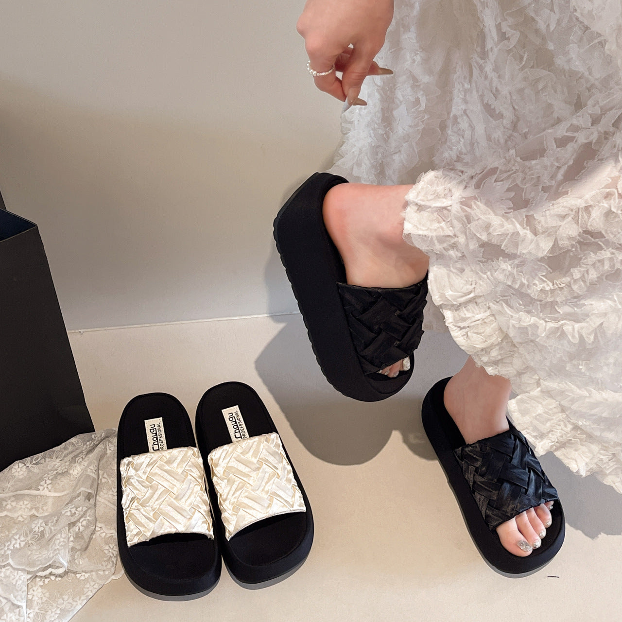 Damen Komfortable Slide-Pantoletten mit geflochtenem Design