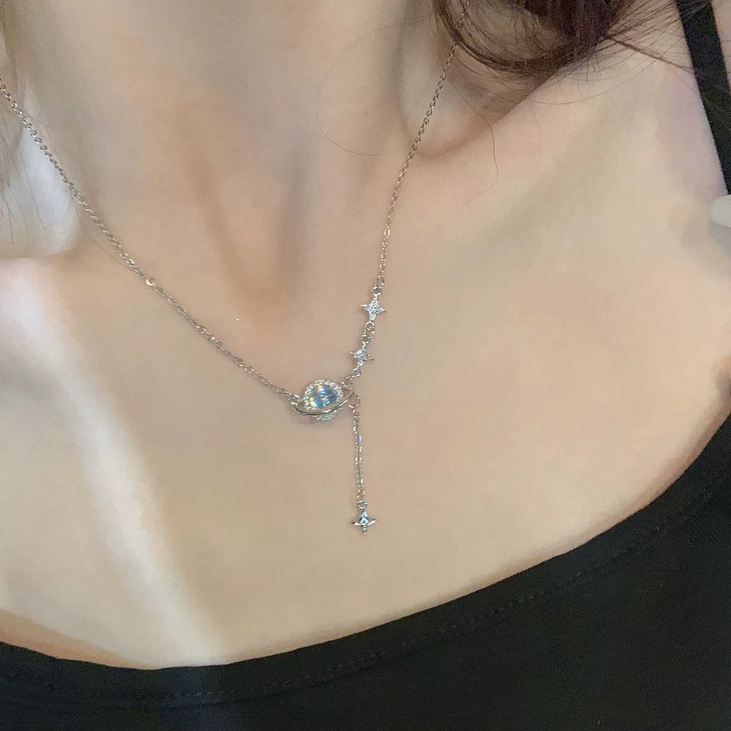 Damen Halskette mit planetarischem Anhänger und funkelnden Zirkonia Shop Nory