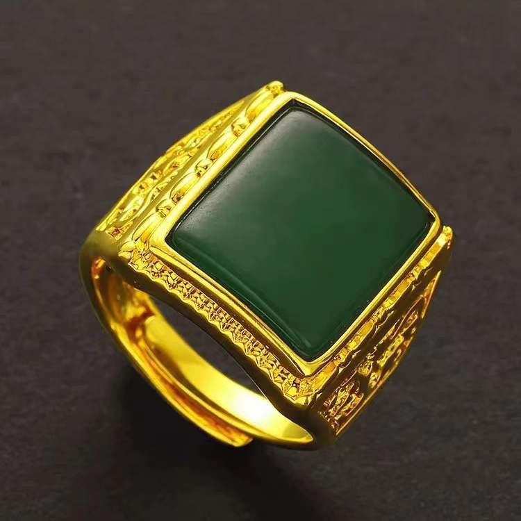 Herren Ring mit kunstvollem rotem Stein und eleganter goldfarbener Umrandung Shop Nory