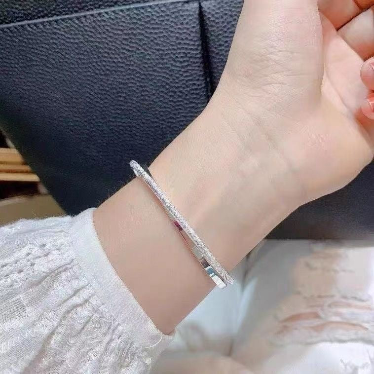 Damenarmband mit eleganter, minimalistischer Designlinie Shop Nory
