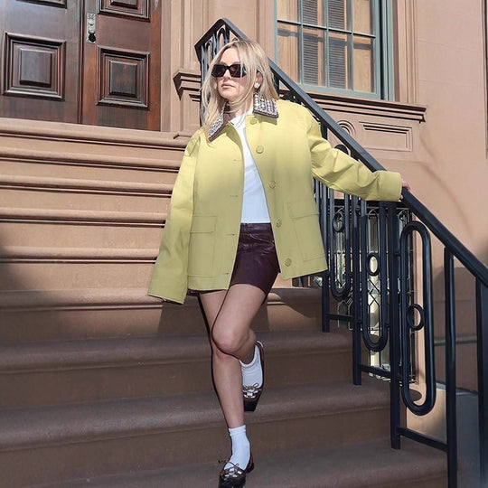 Damen Boxy-Übergangsjacke mit veredeltem Schmuckkragen und aufgesetzten Taschen Shop Nory