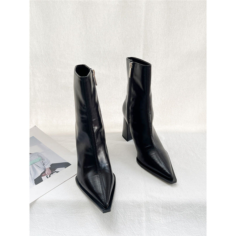 Damen Elegante spitz zulaufende Ankle‑Boots mit geometrischem Blockabsatz und schlankem Schaftschnitt Shop Nory