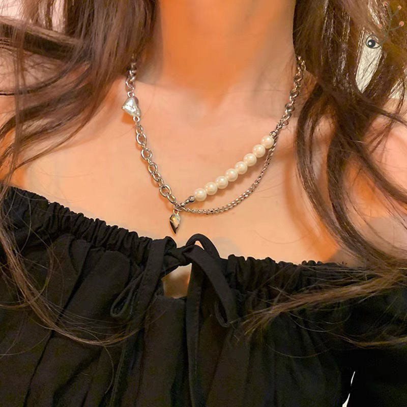 Damen Halskette mit einzigartiger Kombination aus Perlen und herzförmigen Anhängern Shop Nory