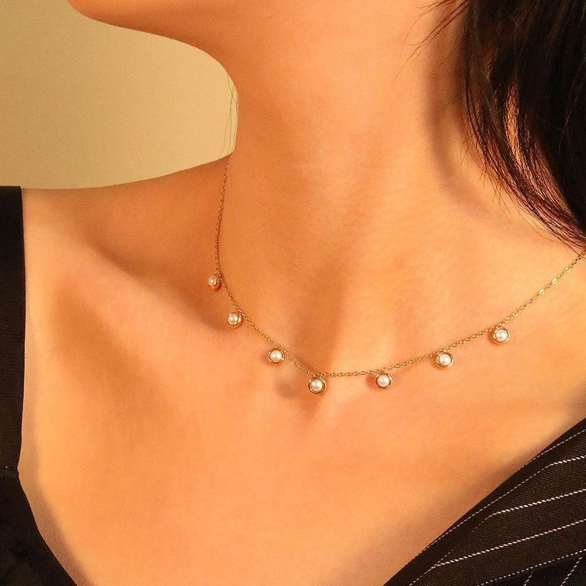 Damen elegante Halskette mit hochwertigem Perlenanhänger und feinem Kettendesign Shop Nory