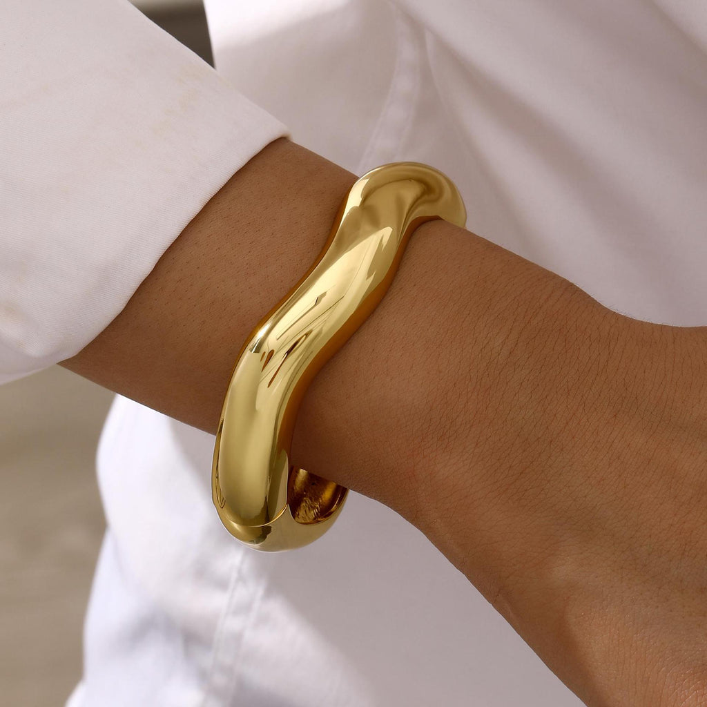 Damenarmband mit elegantem Wellenmuster Shop Nory