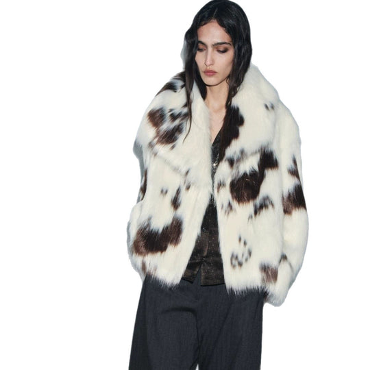 Damen Kurzmantel aus gepunktetem Hochflor-Faux-Fur mit voluminösem Schalkragen Shop Nory