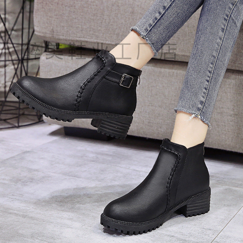 Damen Kurzschaft-Ankleboots mit Ziernaht, robuster Lug‑Sohle und verstellbarem Schnallenriemen Shop Nory