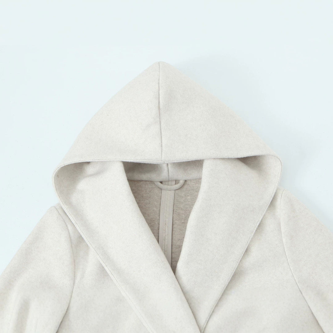 Damen Langer taillierter Mantel mit Kapuze, Bindegürtel und doppelreihiger Knopfleiste Shop Nory