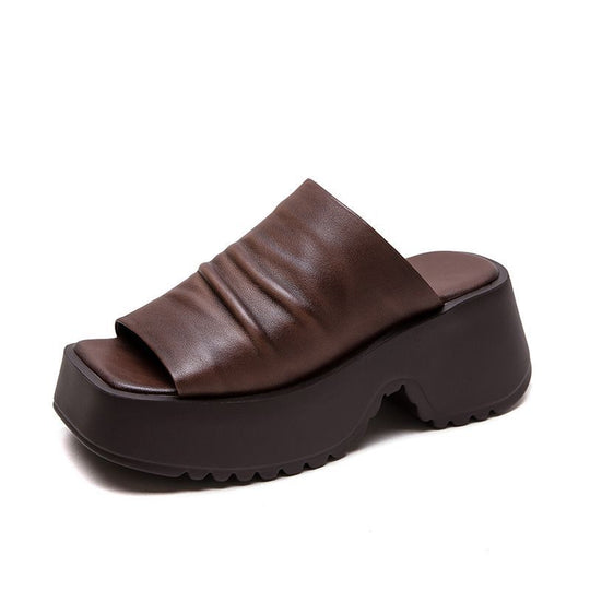 Damen Gepolsterte Plateau‑Slides mit skulptierter Profilsohle und gerafftem Lederoberschuh Shop Nory
